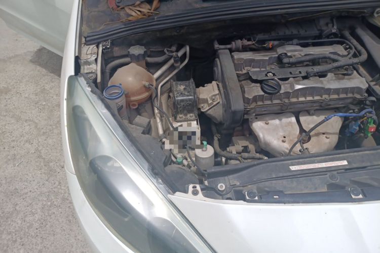 Used Peugeot 308 2014 Enjoy Edition Classic 1.6L Manual YouShang Model Engine Bay Right