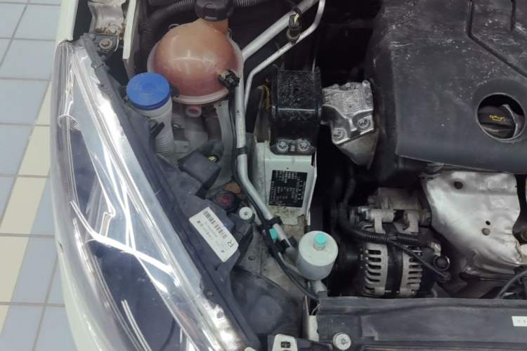 Used Peugeot 308 2014 Enjoyment Edition Classic 1.6L Automatic Fashion Model Engine Bay Right