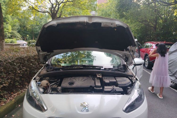Used Peugeot 308 2014 Enjoy Edition Classic 1.6L Manual YouShang Model Engine Bay
