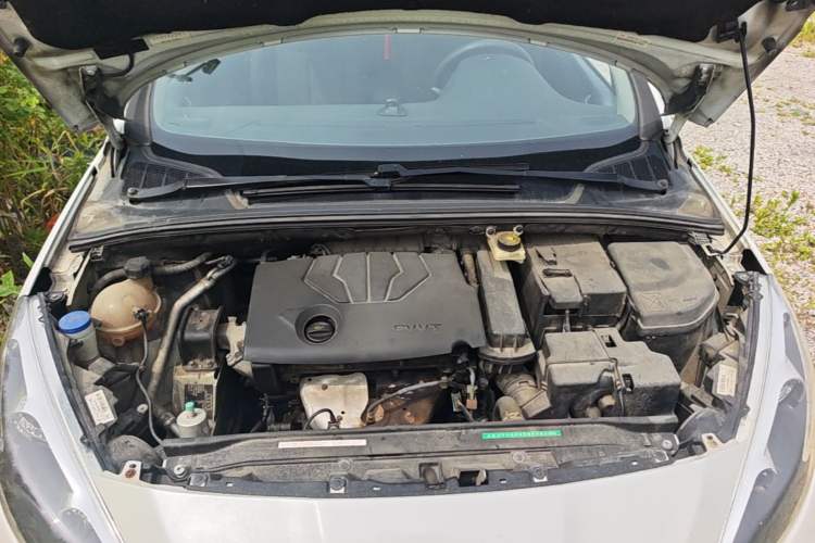 Used Peugeot 308 2014 Enjoy Edition Classic 1.6L Manual YouShang Model Engine Bay
