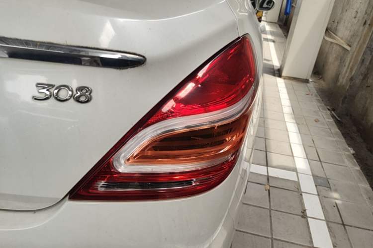Used Peugeot 308 2014 Enjoy Edition Classic 1.6L Automatic Premium Model Exterior 3