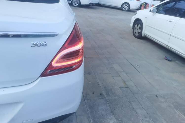 Used Peugeot 308 2014 Enjoyment Edition Classic 1.6L Automatic Fashion Model Exterior 3