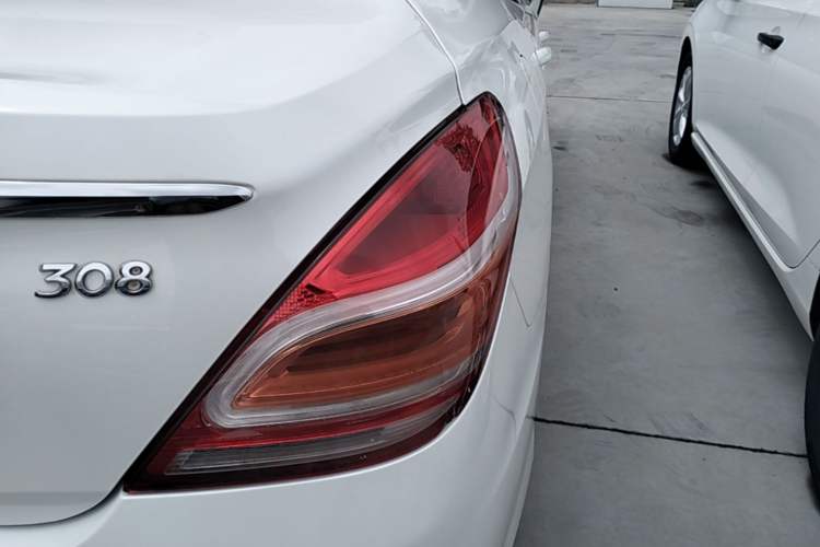 Used Peugeot 308 2014 Enjoy Edition Classic 1.6L Manual YouShang Model Exterior 3