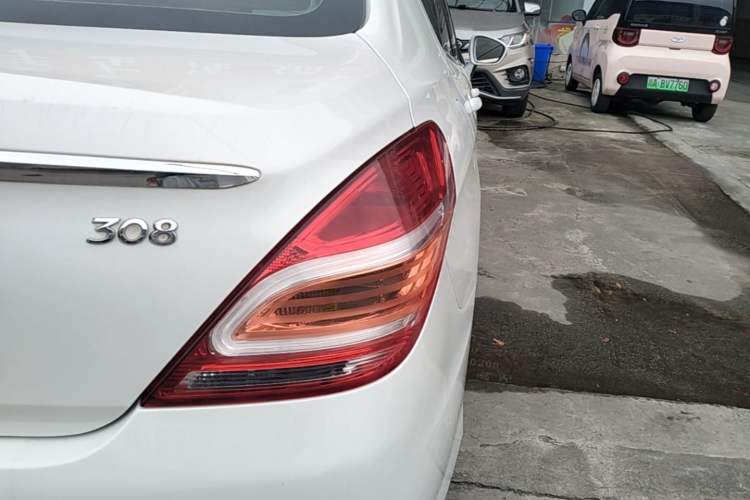 Used Peugeot 308 2014 Enjoy Edition Classic 1.6L Manual YouShang Model Exterior 3