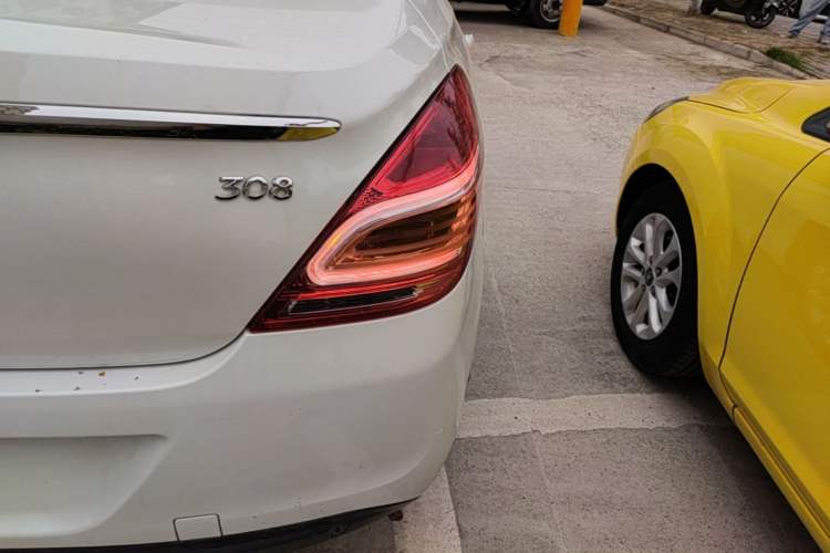 Used Peugeot 308 2014 Enjoy Edition Classic 1.6L Manual YouShang Model Exterior 3