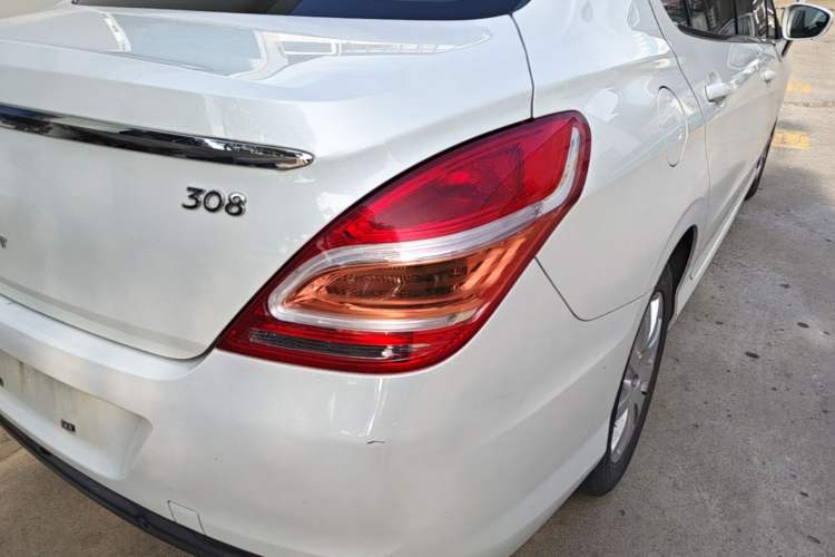 Used Peugeot 308 2014 Enjoyment Edition Classic 1.6L Automatic Fashion Model Exterior 3
