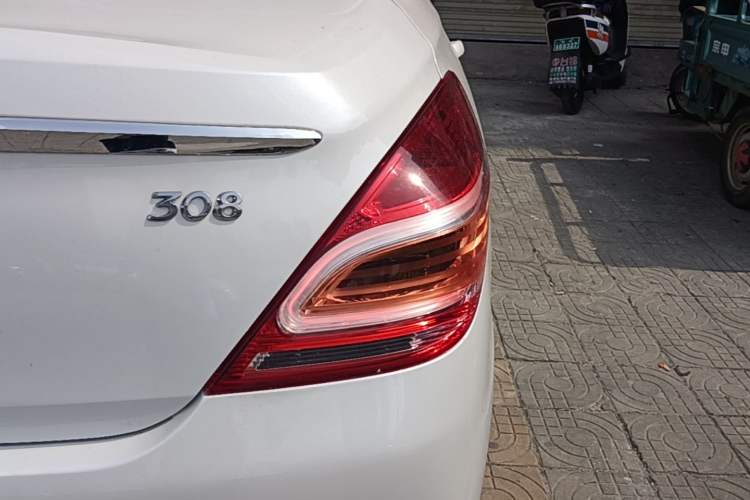 Used Peugeot 308 2014 Enjoyment Edition Classic 1.6L Automatic Fashion Model Exterior 3