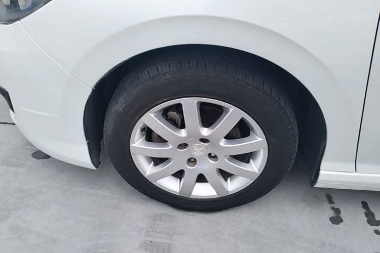 Used Peugeot 308 2014 Enjoy Edition Classic 1.6L Manual YouShang Model Exterior 4
