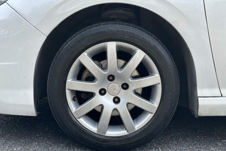 Used Peugeot 308 2014 Enjoy Edition Classic 1.6L Automatic Premium Model Exterior 5