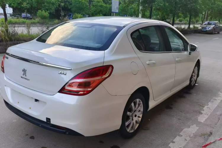 Used Peugeot 308 2014 Enjoy Edition Classic 1.6L Automatic Premium Model Exterior 9