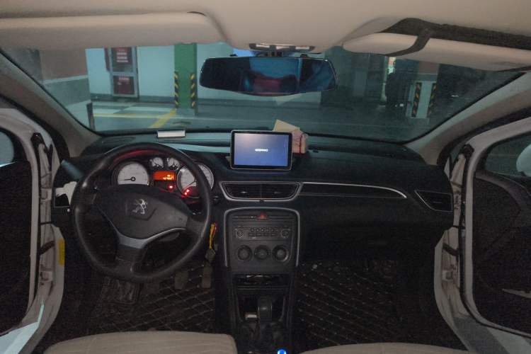 Used Peugeot 308 2014 Enjoy Edition Classic 1.6L Manual YouShang Model Headliner