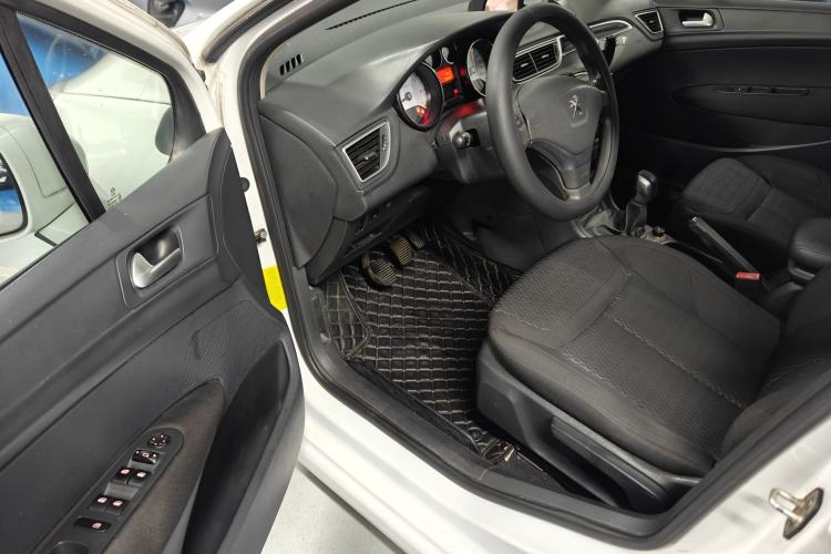Used Peugeot 308 2014 Enjoy Edition Classic 1.6L Manual YouShang Model Interior 1