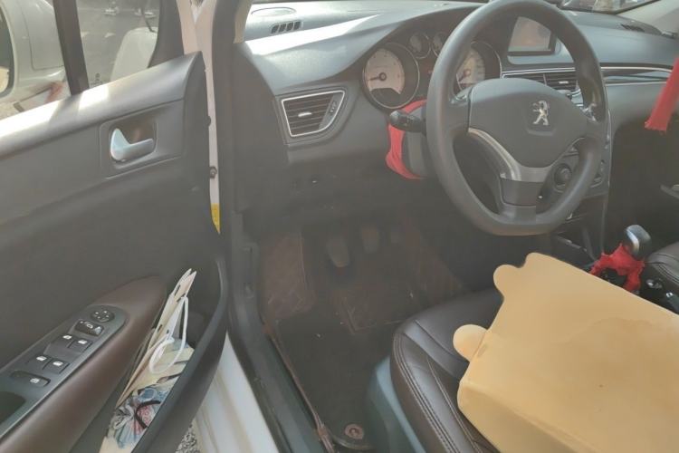 Used Peugeot 308 2014 Enjoy Edition Classic 1.6L Manual Fashion Model Interior 3