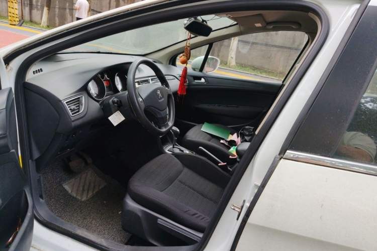 Used Peugeot 308 2014 Enjoy Edition Classic 1.6L Automatic Premium Model Interior 3