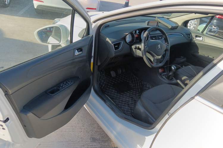 Used Peugeot 308 2014 Enjoy Edition Classic 1.6L Manual YouShang Model Interior 3