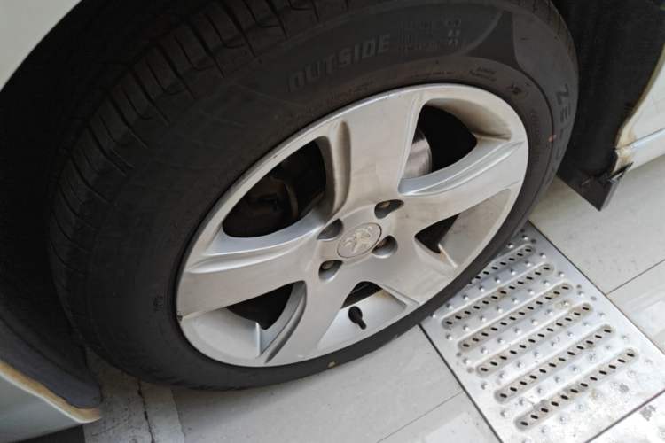 Used Peugeot 308 2014 Enjoy Edition Classic 1.6L Manual YouShang Model Left Front Wheel Hub