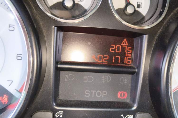 Used Peugeot 308 2014 Enjoy Edition Classic 1.6L Manual Fashion Model Odometer Close Up