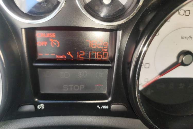 Used Peugeot 308 2014 Enjoy Edition Classic 1.6L Manual YouShang Model Odometer Close Up