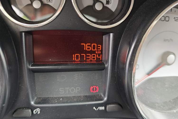 Used Peugeot 308 2014 Enjoy Edition Classic 1.6L Manual YouShang Model Odometer Close Up