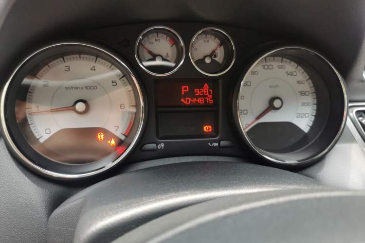 Used Peugeot 308 2014 Enjoyment Edition Classic 1.6L Automatic Fashion Model Odometer Close Up