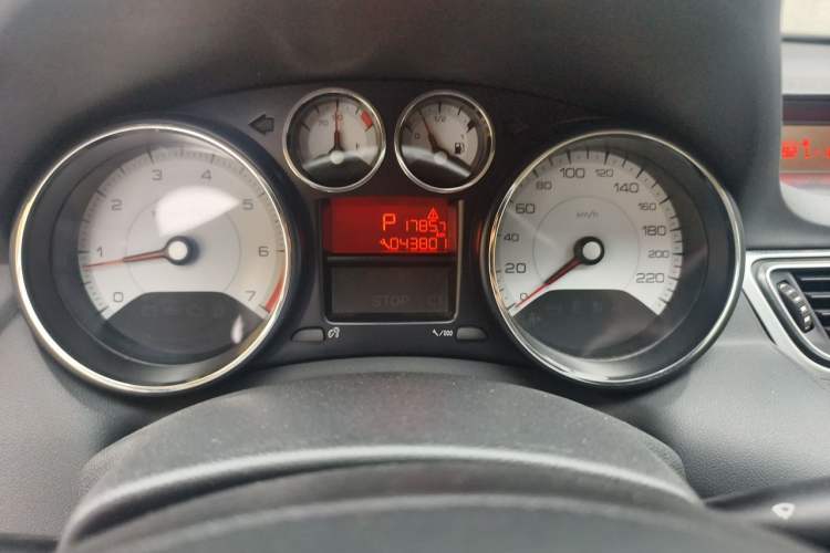 Used Peugeot 308 2014 Enjoyment Edition Classic 1.6L Automatic Fashion Model Odometer Close Up