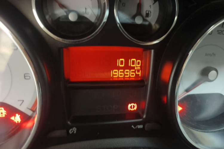 Used Peugeot 308 2014 Enjoy Edition Classic 1.6L Manual YouShang Model Odometer Close Up