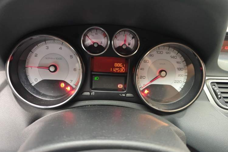 Used Peugeot 308 2014 Enjoy Edition Classic 1.6L Manual YouShang Model Odometer Close Up