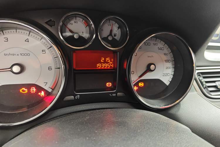 Used Peugeot 308 2014 Enjoy Edition Classic 1.6L Manual YouShang Model Odometer Close Up