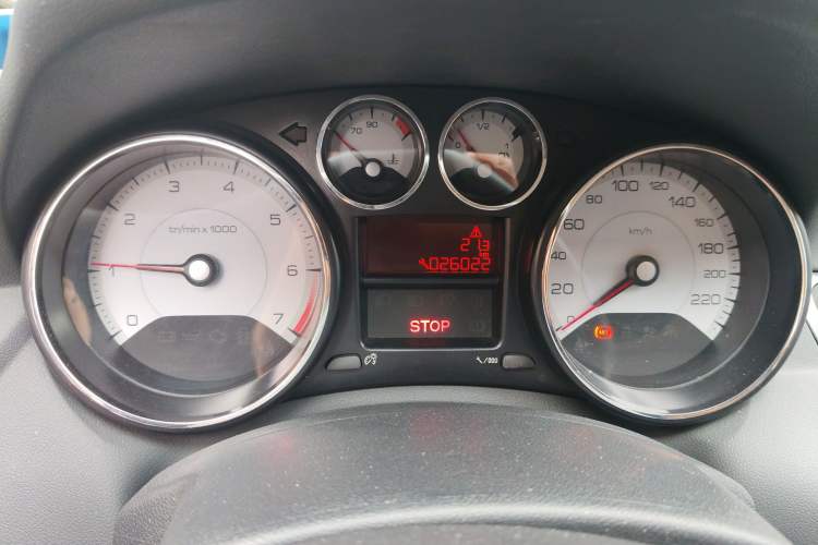 Used Peugeot 308 2014 Enjoy Edition Classic 1.6L Manual Fashion Model Odometer Close Up