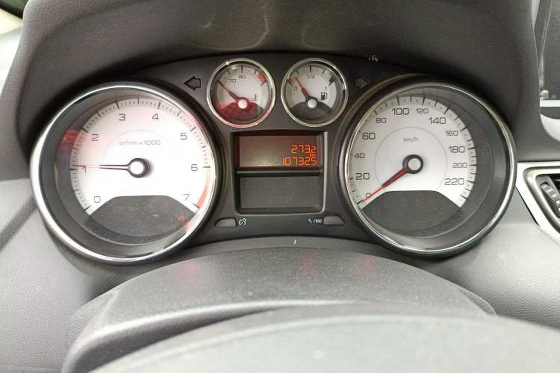 Used Peugeot 308 2014 Enjoy Edition Classic 1.6L Manual YouShang Model Odometer Close Up