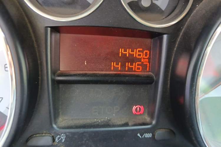 Used Peugeot 308 2014 Enjoy Edition Classic 1.6L Manual YouShang Model Odometer Close Up