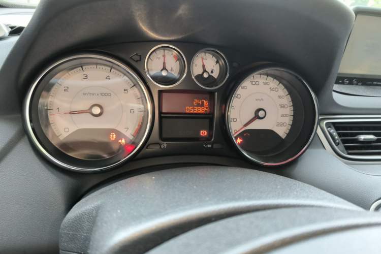 Used Peugeot 308 2014 Enjoy Edition Classic 1.6L Manual YouShang Model Odometer Close Up