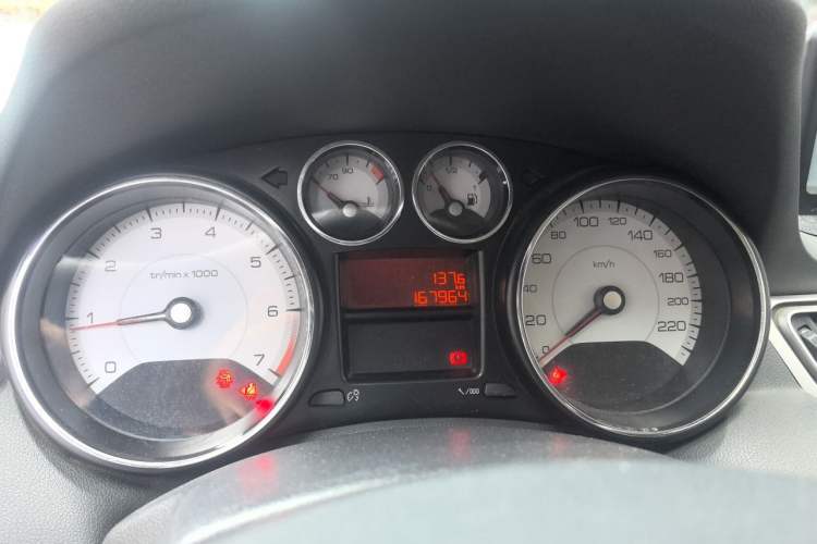 Used Peugeot 308 2014 Enjoy Edition Classic 1.6L Manual YouShang Model Odometer Close Up