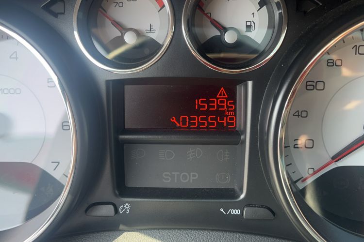 Used Peugeot 308 2014 Enjoyment Edition Classic 1.6L Automatic Fashion Model Odometer Close Up