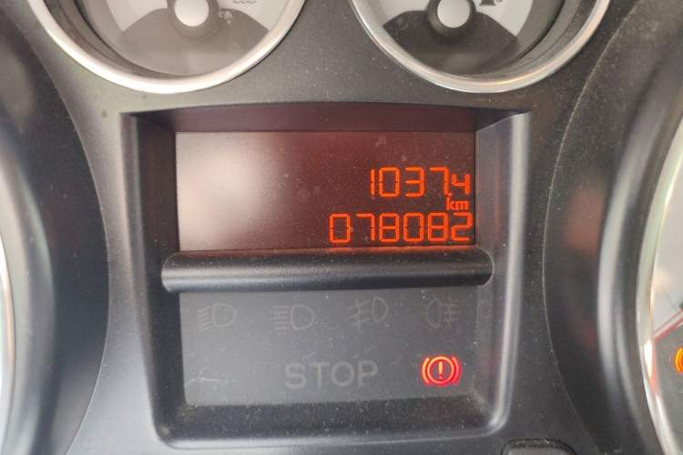 Used Peugeot 308 2014 Enjoy Edition Classic 1.6L Manual Fashion Model Odometer Close Up