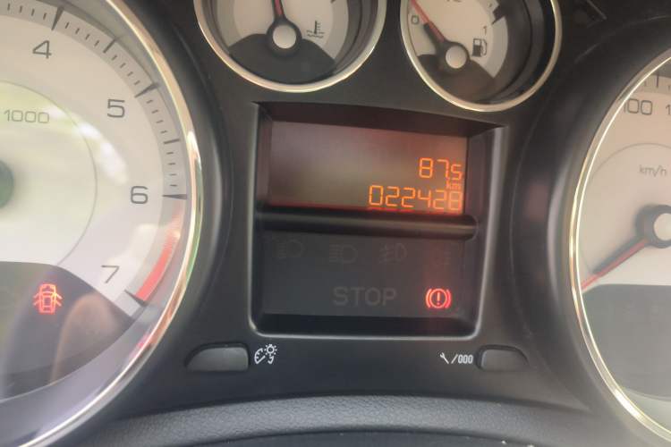 Used Peugeot 308 2014 Enjoy Edition Classic 1.6L Manual Fashion Model Odometer Close Up