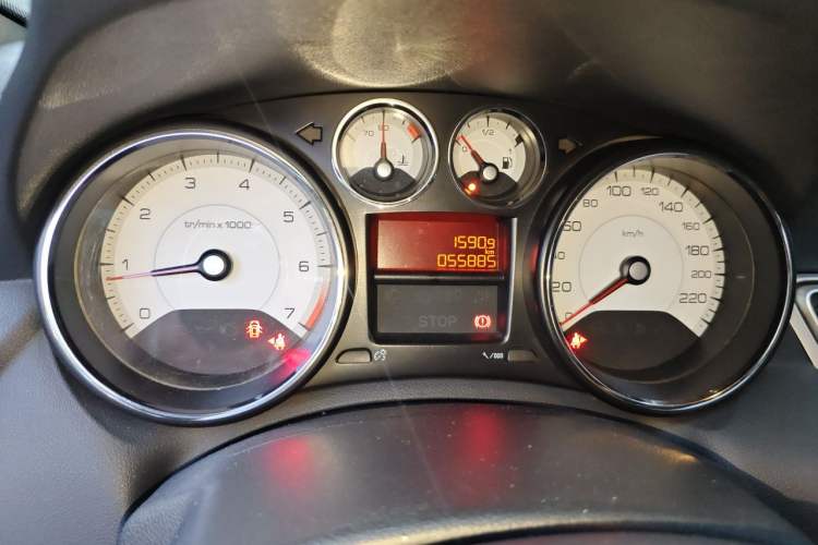 Used Peugeot 308 2014 Enjoy Edition Classic 1.6L Manual YouShang Model Odometer Close Up
