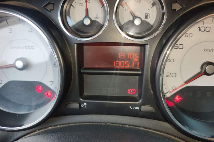 Used Peugeot 308 2014 Enjoy Edition Classic 1.6L Manual YouShang Model Odometer Close Up