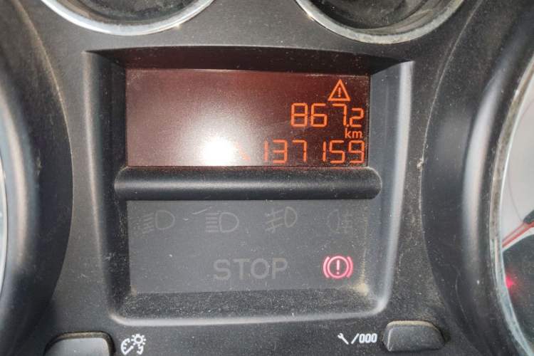 Used Peugeot 308 2014 Enjoy Edition Classic 1.6L Manual YouShang Model Odometer Close Up