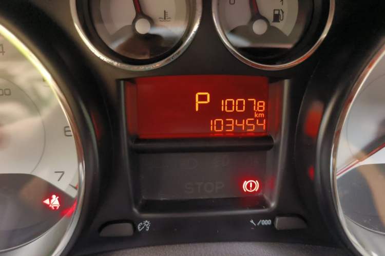 Used Peugeot 308 2014 Enjoyment Edition Classic 1.6L Automatic Fashion Model Odometer Close Up