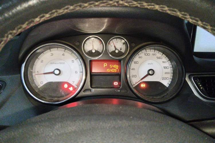 Used Peugeot 308 2014 Enjoyment Edition Classic 1.6L Automatic Fashion Model Odometer Close Up