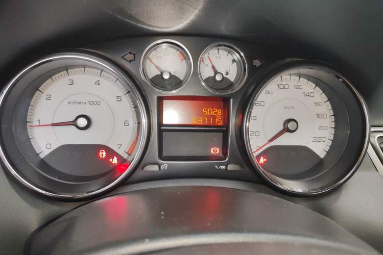 Used Peugeot 308 2014 Enjoy Edition Classic 1.6L Manual YouShang Model Odometer Close Up