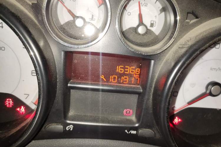 Used Peugeot 308 2014 Enjoy Edition Classic 1.6L Manual YouShang Model Odometer Close Up