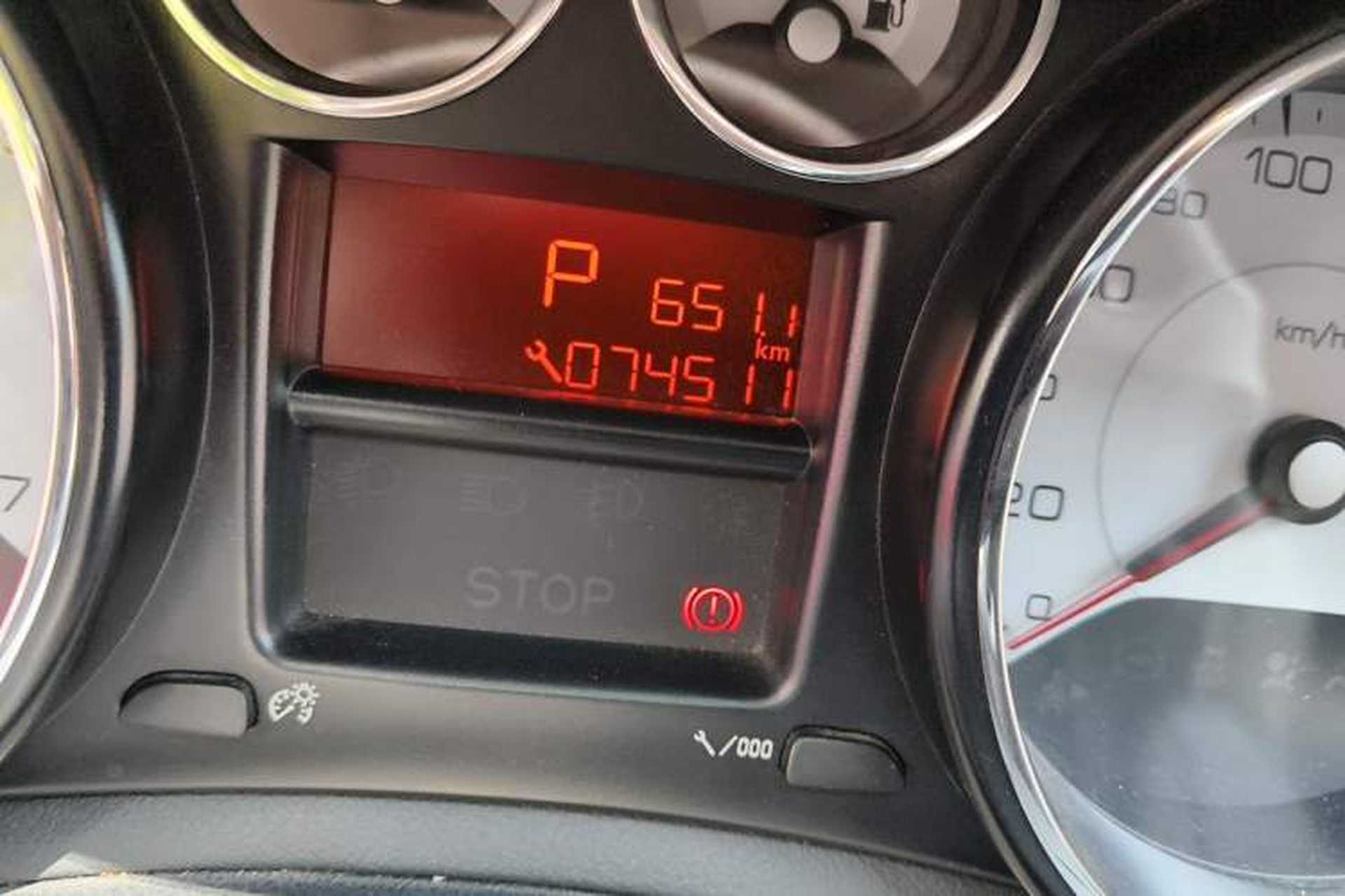 Used Peugeot 308 2014 Enjoy Edition Classic 1.6L Automatic Premium Model Odometer Close Up