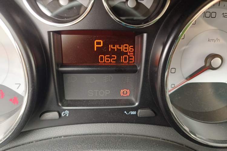 Used Peugeot 308 2014 Enjoyment Edition Classic 1.6L Automatic Fashion Model Odometer Close Up