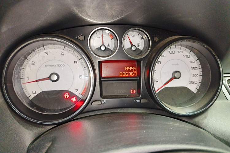 Used Peugeot 308 2014 Enjoy Edition Classic 1.6L Manual Fashion Model Odometer Close Up