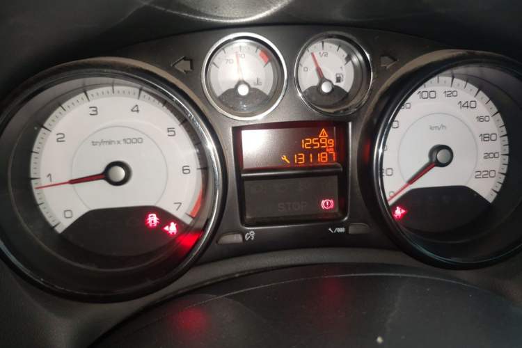 Used Peugeot 308 2014 Enjoy Edition Classic 1.6L Manual YouShang Model Odometer Close Up