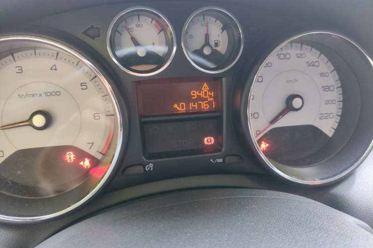 Used Peugeot 308 2014 Enjoy Edition Classic 1.6L Manual YouShang Model Odometer Close Up