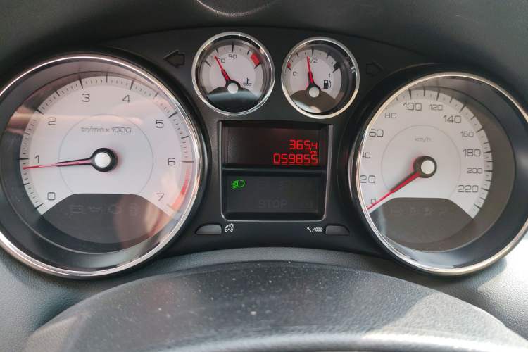 Used Peugeot 308 2014 Enjoy Edition Classic 1.6L Manual YouShang Model Odometer Close Up