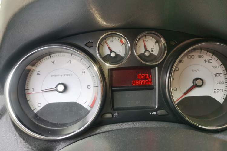 Used Peugeot 308 2014 Enjoy Edition Classic 1.6L Manual YouShang Model Odometer Close Up